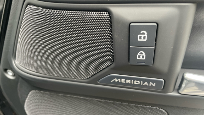 Land Rover Defender 3.0 D250 X-Dynamic SE 110 5dr Auto Diesel Estate